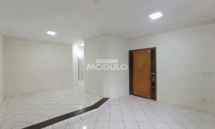 Casa comercial para locação no bairro santa luzia com 3 quartos