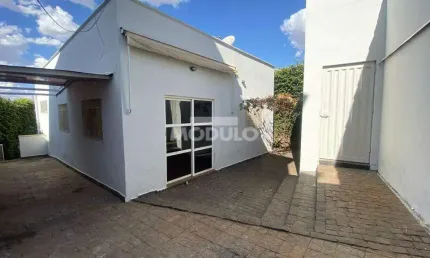 Casa com 2 quartos para alugar na Rua Aniceto Pereira, --, Tubalina, Uberlândia