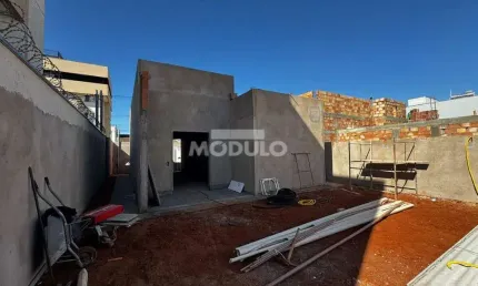 Casa residencial à venda, 2 quartos, 2 vagas, novo mundo - uberlândia/mg