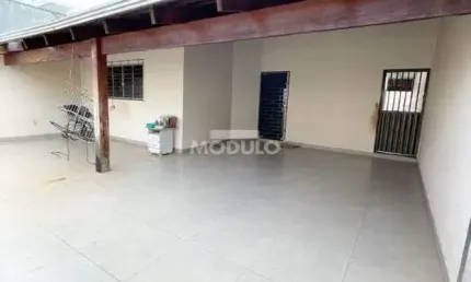 Casa residencial à venda, 3 quartos, 1 suíte, 3 vagas, santa mônica - uberlândia/mg