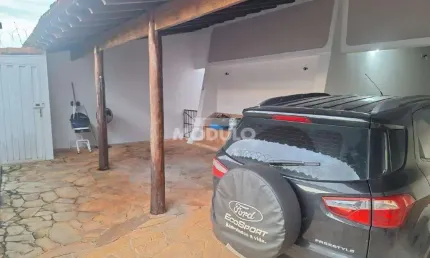 Casa residencial à venda, 3 quartos, 1 suíte, 3 vagas, santa mônica - uberlândia/mg