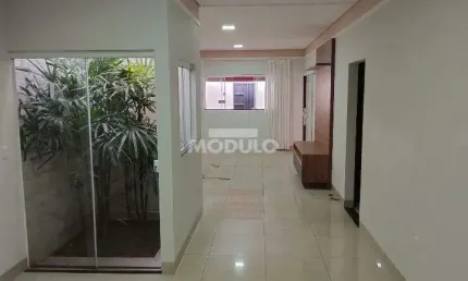 Casa com 3 quartos para alugar na Rua Ademar Correia, --, Jardim Patrícia, Uberlândia