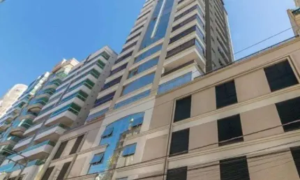 Apartamento com 3 quartos à venda na Rua 302, 68, Meia Praia, Itapema