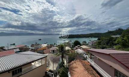 Casa com vista para o caixa daÇo, Araçá, Porto Belo - SC