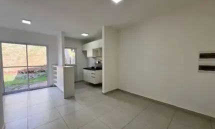 Casa térrea desocupada na casas da toscana 3dorms e amplo quintal.