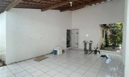 Casa Murada de 250m², 3 Quartos, Próximo ao Itararé - Zona Sudeste de Teresina