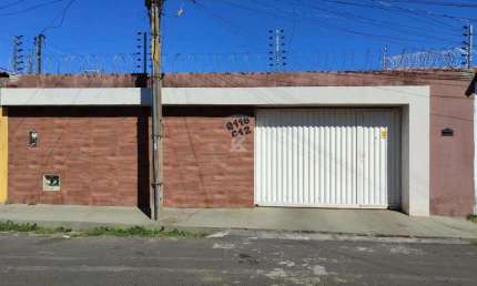 'Casa Financiável com Quintal e Segurança no Dirceu 1 - Ideal para sua Família!'