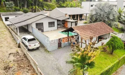 Casa com 3 quartos para alugar em Água Verde, Blumenau 