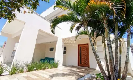 Casa assobradada com 3 suítes - Condomínio Jardim Oásis - Taubaté/SP.