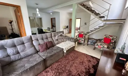 Casa à venda com 3 dormitórios no Condomínio Jatobá em Tremembé/SP.