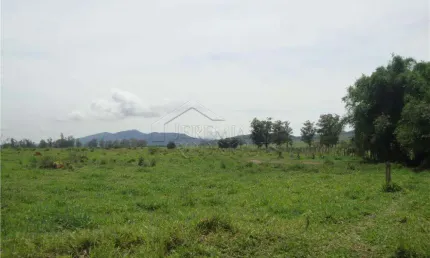 Área rural à venda com 123.247 m² no bairro Jardim Regina em Pindamonhangaba/SP.