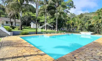 Sitio com 12 dormitórios, 1100 m² - Registro - Taubaté/SP