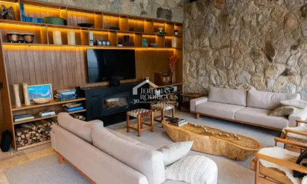 Casa com 5 quartos, 560 m²- Colinas Capivari - Campos do Jordão/SP