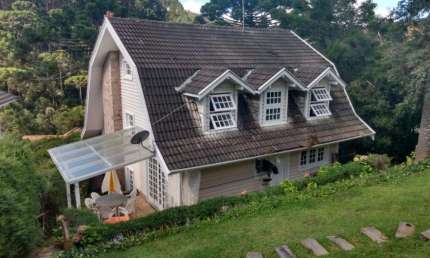 Casa à venda com 3 suítes no Condomínio Recanto do Fojo em Campos do Jordão/SP