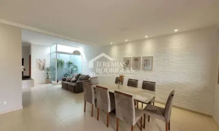 Casa térrea com 3 dormitórios - Jardim Santa Cruz - Taubaté/SP
