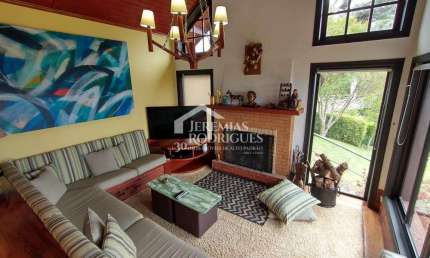 Casa com 4 dormitórios, 281 m² - Condomínio Jardim Véu da Noiva - Campos do Jordão/SP