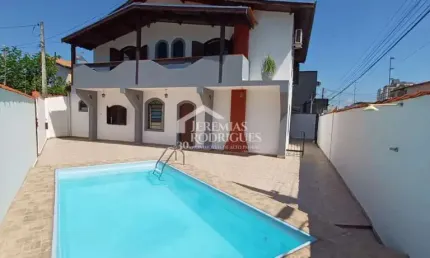 Casa com 4 dormitórios, 274,43 m² - Vila Bourguese - Pindamonhangaba/SP