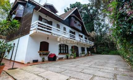 Casa com 7 dormitórios, 924 m² - Recanto das Araucárias - Campos do Jordão/SP