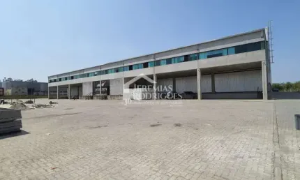 Galpão com 3.560 m² - Parque Empresarial Santa Rita - em Pindamonhangaba/SP.