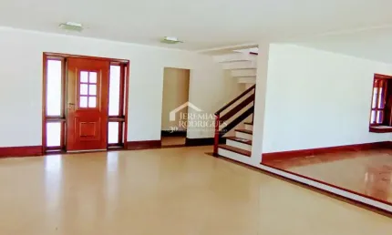 Casa à venda e locação com 4 suítes no Condomínio Colonial Village I em Pindamonhangaba/SP.