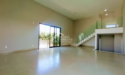 Casa assobradada à venda com 3 suítes no Condomínio Cyrela Landscape em Taubaté/SP.