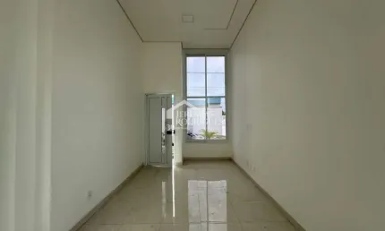 Casa à venda com 3 dormitórios no Condomínio Vila Romana em Pindamonhangaba/SP.
