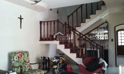 Casa sobradada à venda com 3 dormitórios no bairro Jardim Morumby em Taubaté/SP