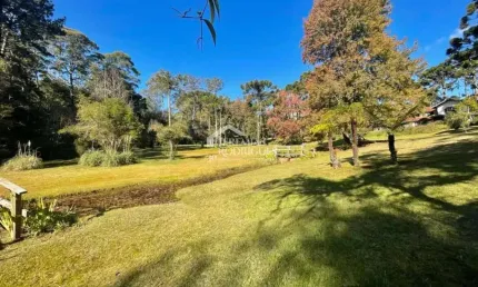 Terreno à venda com 1.068,58 m² no Condomínio Reserva Figueiredo em Campos do Jordão/SP.