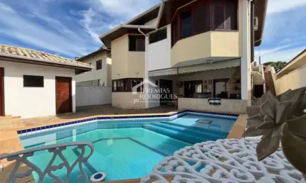 Casa à venda com 4 suítes no Condomínio Taubaté Village em Taubaté/SP.