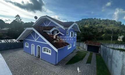Casa para venda com 3 suítes no bairro Vila Ondina em Campos do Jordão/SP