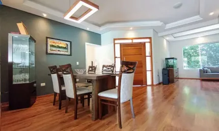 Casa à venda com 3 suítes no Condomínio Reserva dos Lagos em Pindamonhangaba/SP.