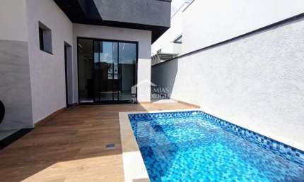 Casa à venda com 300 m² no Condomínio Ouro Ville em Taubaté/SP.