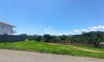 Terreno à venda com 412 m² no Condomínio Reserva dos Lagos em Pindamonhangaba/SP.