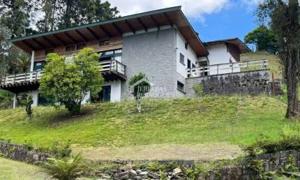 Casa para venda com 3 dormitórios no Jardim do Embaixador em Campos do Jordão/SP