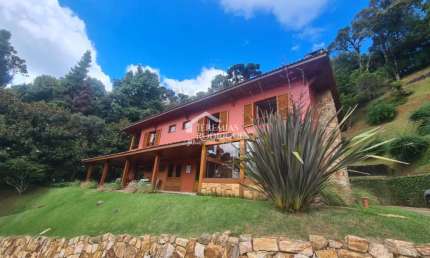 Casa para venda com 4 suítes no Condomínio Recanto do Fojo em Campos do Jordão/SP