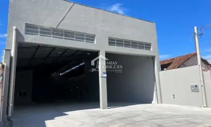 Galpão com 950 m² no bairro Chácara da Galega em Pindamonhangaba/SP.