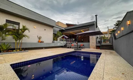 Casa para venda com 4 suítes no Condomínio Altos do Cataguá em Taubaté/SP