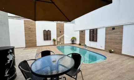 Casa à venda com 3 suítes no Condomínio Reserva dos Lagos em Pindamonhangaba/SP.