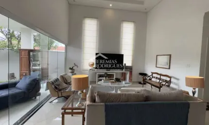 Casa à venda com 3 suítes no Condomínio Real Ville em Pindamonhangaba/SP.
