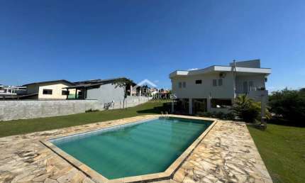 Casa para venda e locação com 5 dormitórios no Condomínio Village Paineiras em Pindamonhangaba/SP