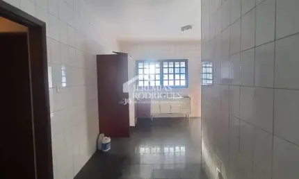 Casa para locação com 3 dormitórios no bairro Vila São Geraldo em Taubaté/SP