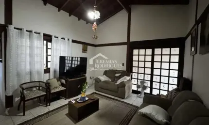 Casa à venda com 3 dormitórios no bairro Lessa em Pindamonhangaba/SP