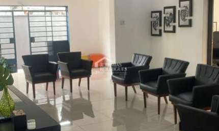 Casa comercial para locação, com 300 m² no bairro Vila das Graças em Taubaté/SP.
