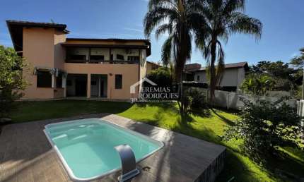 Casa para venda e locação com 4 dormitórios no Condomínio Colonial Village I em Pindamonhangaba/SP