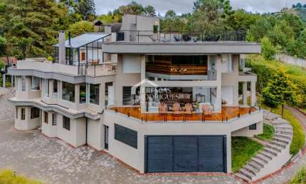 Casa à venda com 5 dormitórios no bairro Vila Chantal em Campos do Jordão/SP