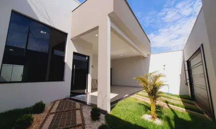 Casa para venda possui 150 metros quadrados com 3 quartos em Santa Rosa - Uberlândia - MG