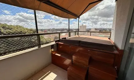 Imóvel para venda tem 200 metros quadrados com 3 quartos em Santa Mônica - Uberlândia - MG