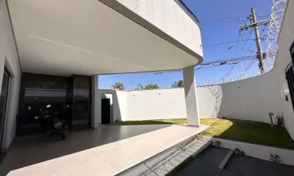 Casa com 3 quartos à venda na Rua Elba, Laranjeiras, Uberlândia