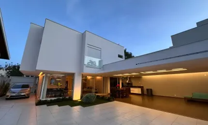 Sobrado para venda com 328 metros quadrados com 4 suítes em Cond. Villa do Sol - Uberlândia - MG
