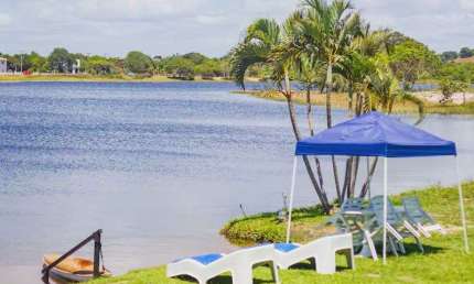 Casa em condomínio fechado na beira do lago na linha verde - Suipe/BA